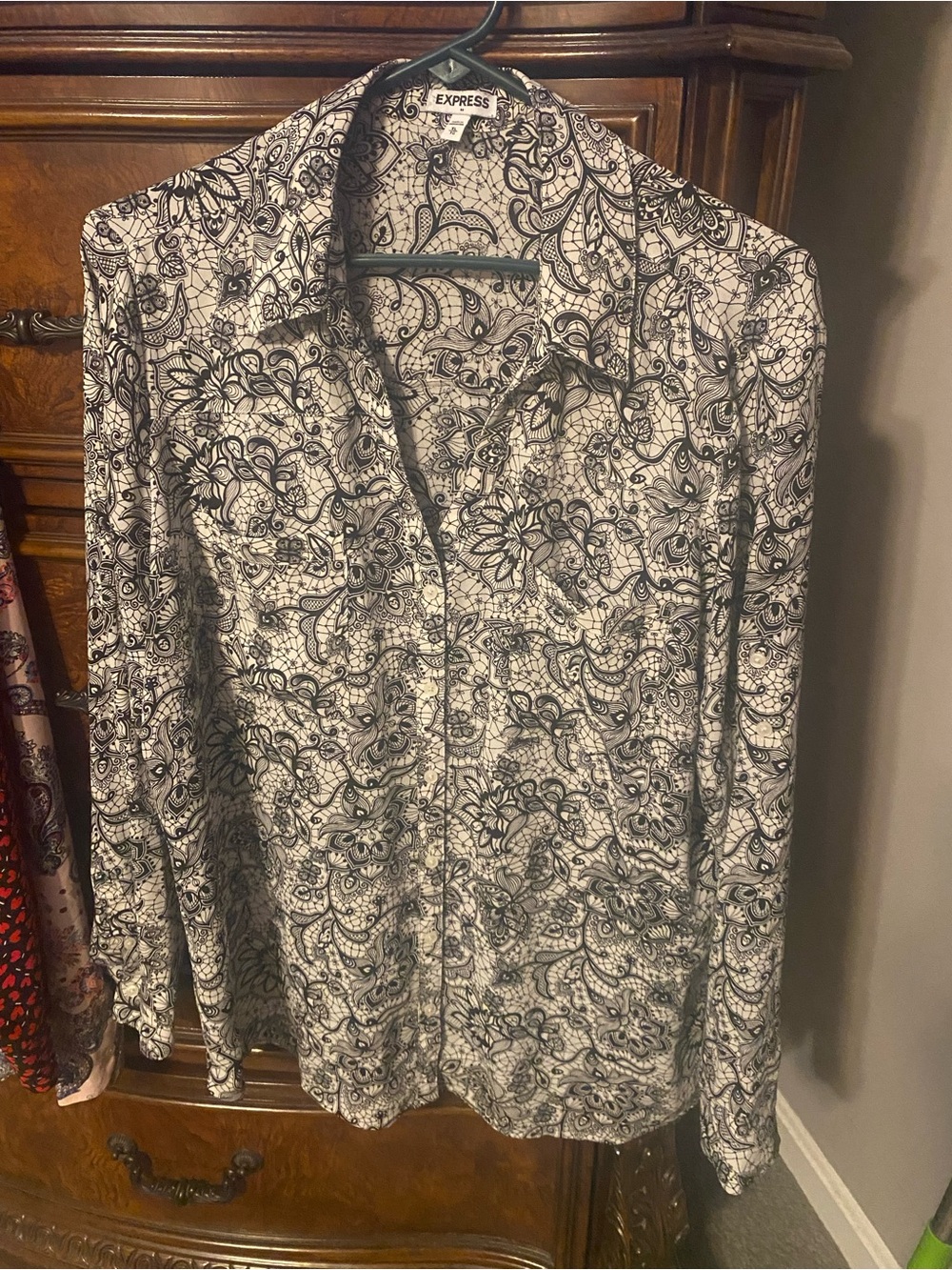 Express Floral Portofino Blouse black white abstract